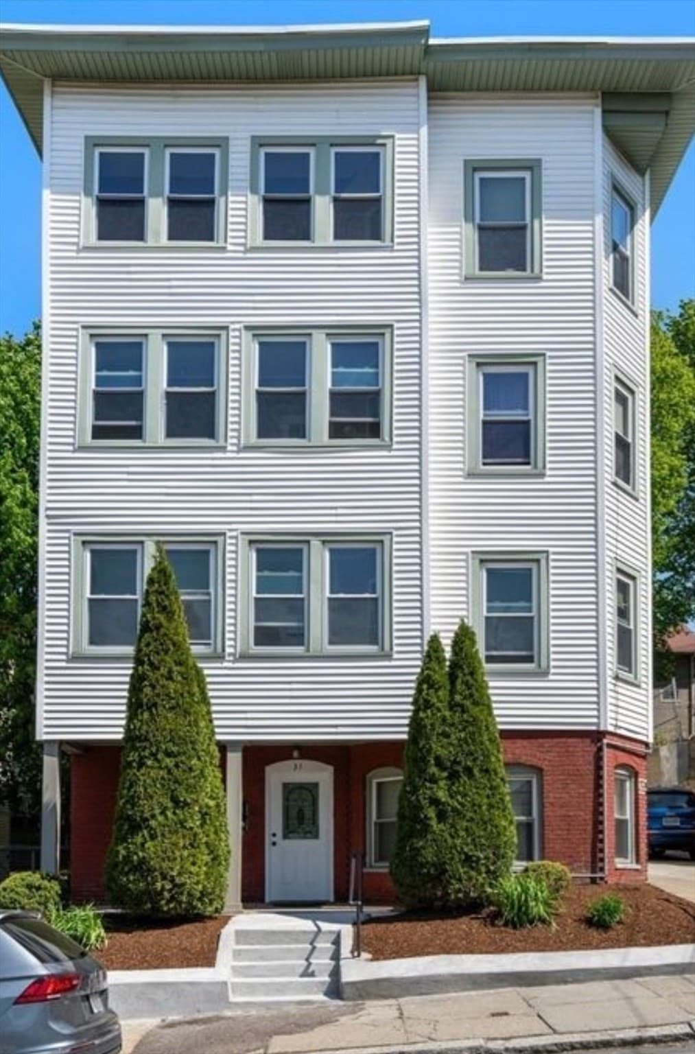 31 Chrome St, Worcester MA 01604