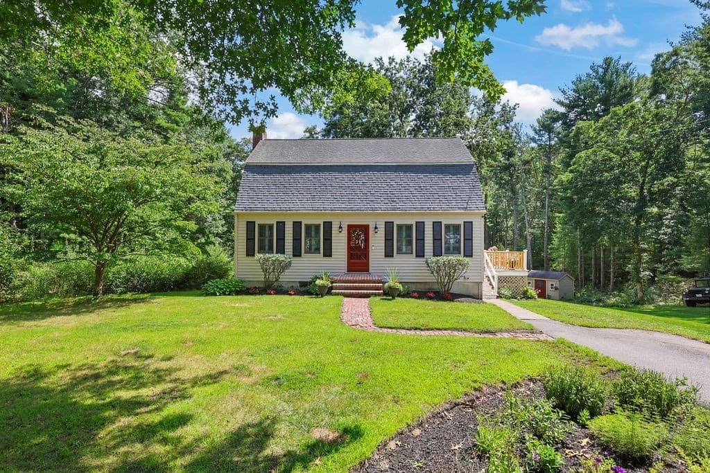 Single Family Residence at 35 North St, Duxbury MA 02332, Duxbury, photo 2 of 39