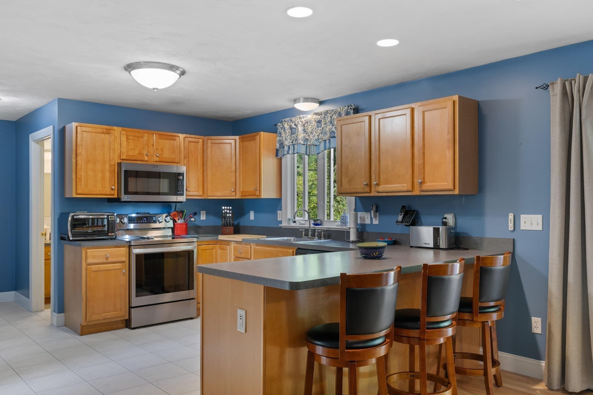 Single Family Residence at 27 Tannery Rd., Sturbridge MA 01518, Sturbridge, photo 11 of 42