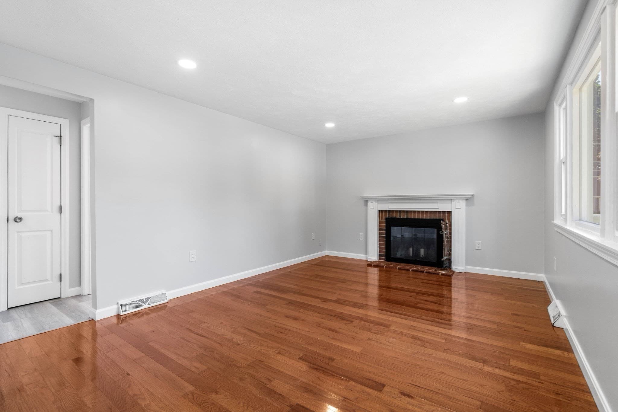 Single Family Residence at 2 Ash St, Amesbury MA 01913, Amesbury, photo 13 of 42
