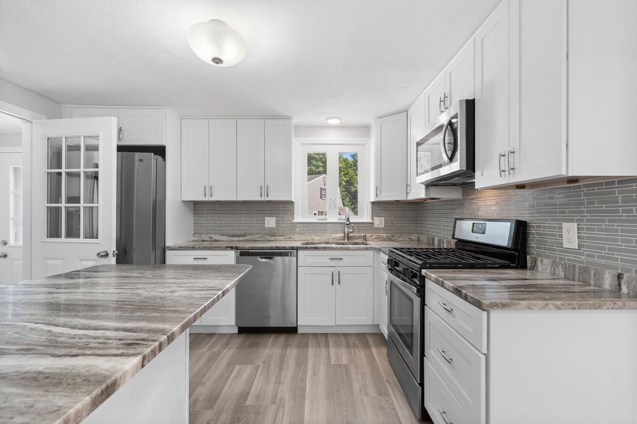 Single Family Residence at 2 Ash St, Amesbury MA 01913, Amesbury, photo 5 of 42