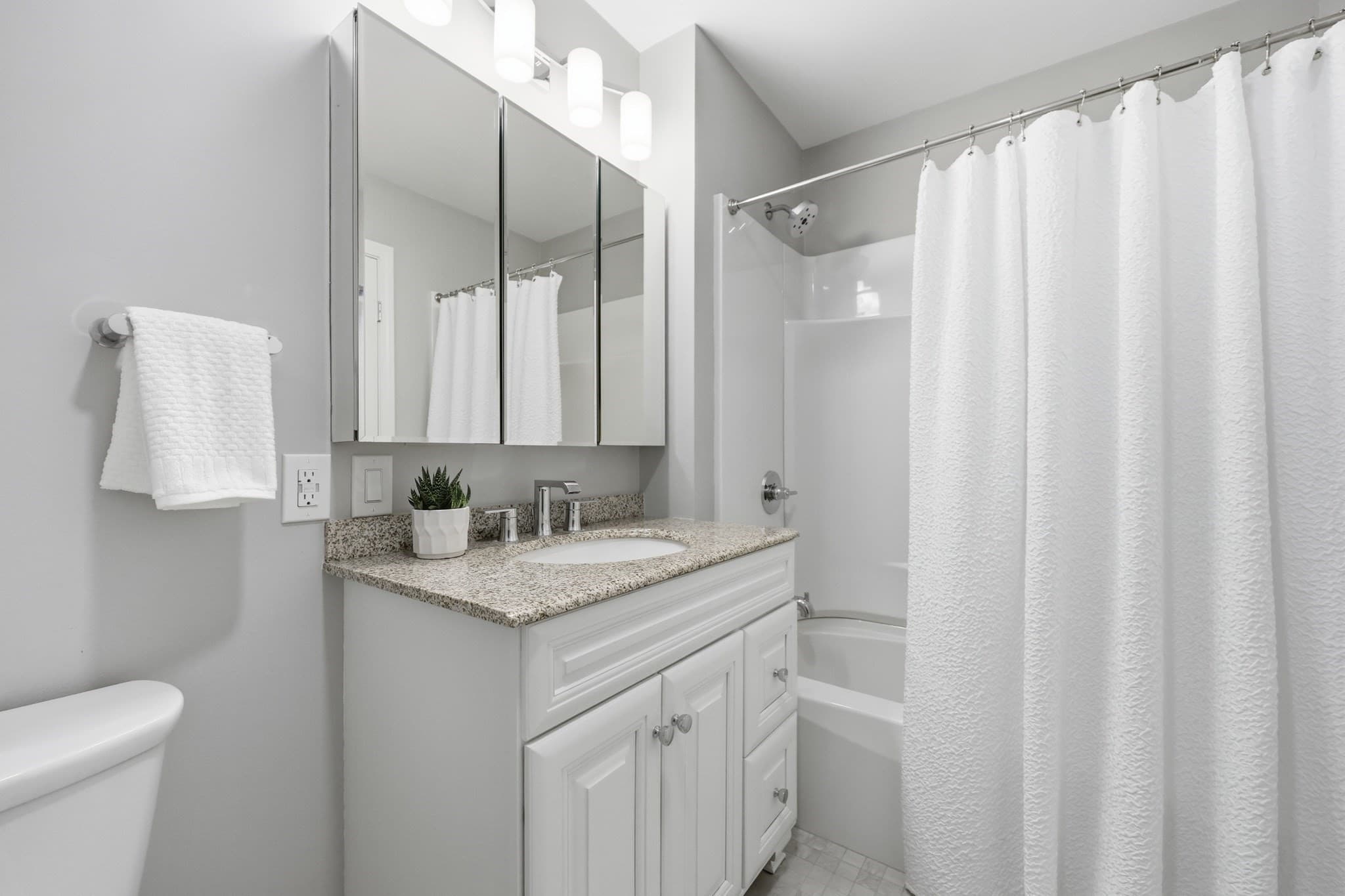 Condominium at 61 Dartmoor # 61, Enfield CT 06082, photo 23 of 38