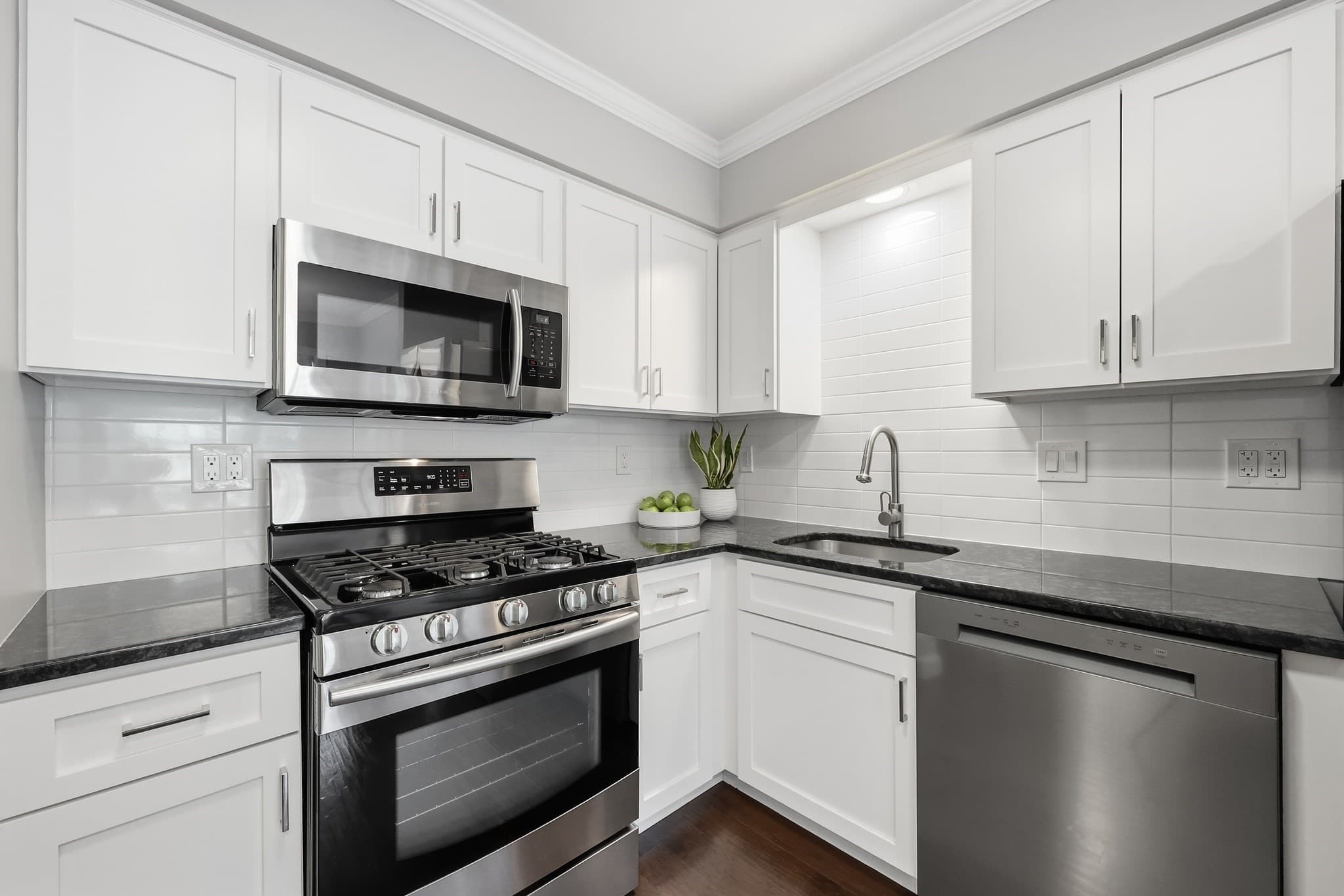 Condominium at 61 Dartmoor # 61, Enfield CT 06082, photo 9 of 38