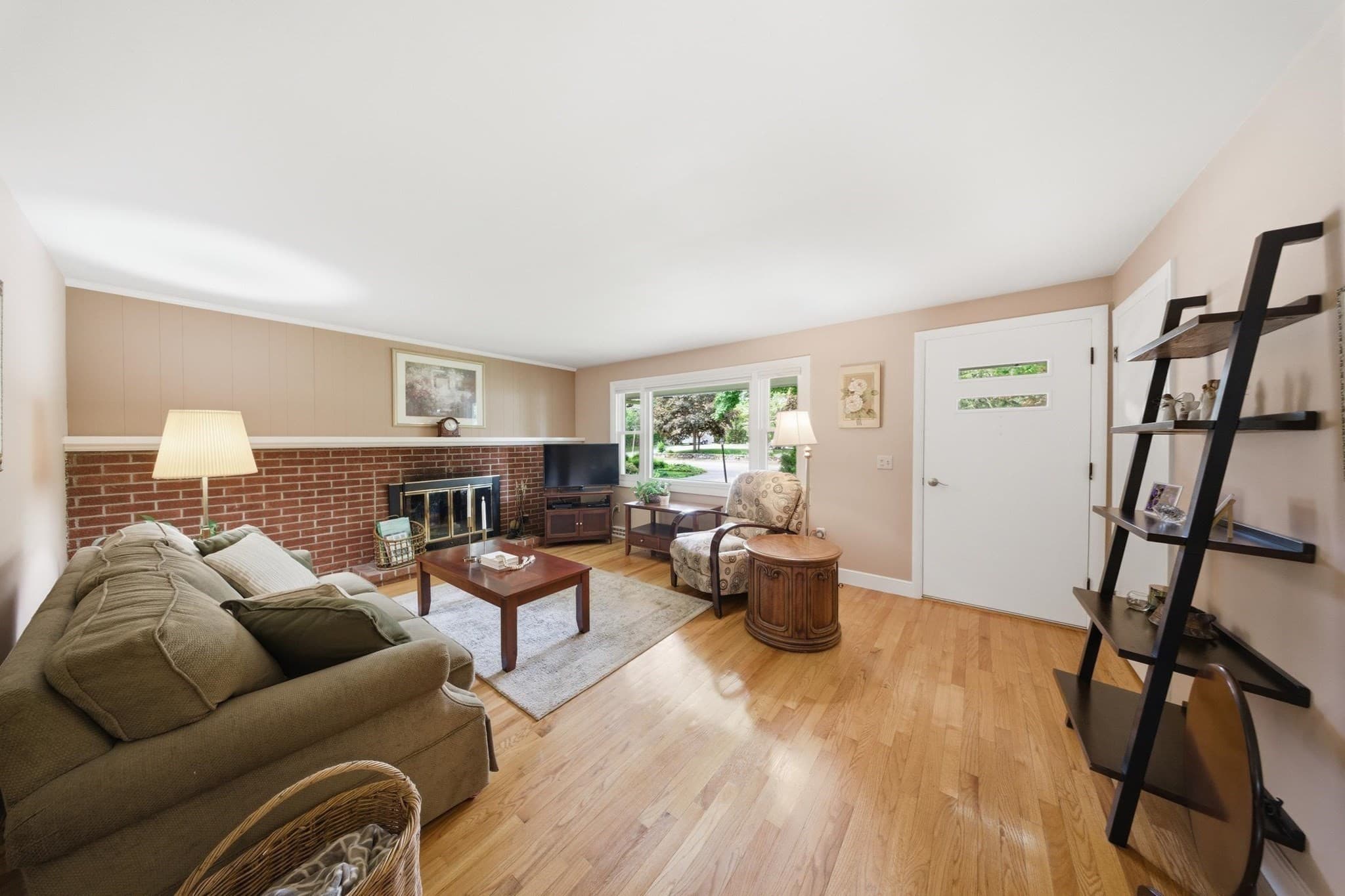 Single Family Residence at 209 Mount Hope St, North Attleboro MA 02760, North Attleboro, photo 6 of 25