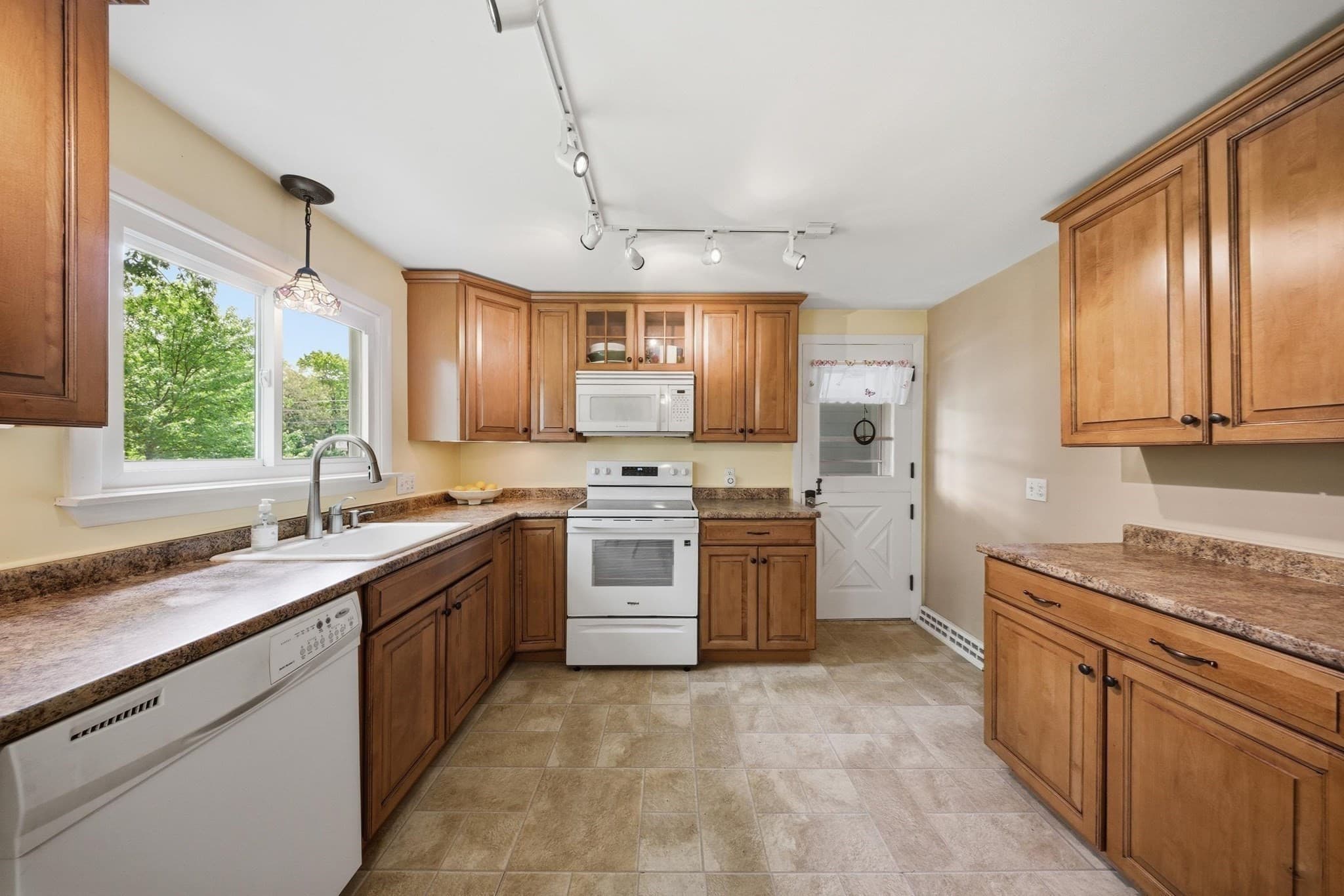 Single Family Residence at 209 Mount Hope St, North Attleboro MA 02760, North Attleboro, photo 5 of 25