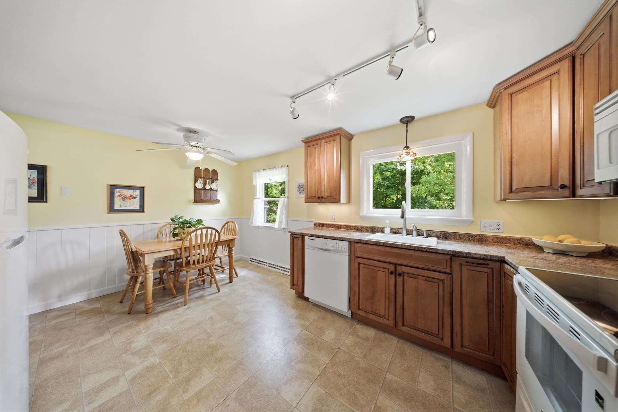 Single Family Residence at 209 Mount Hope St, North Attleboro MA 02760, North Attleboro, photo 4 of 25