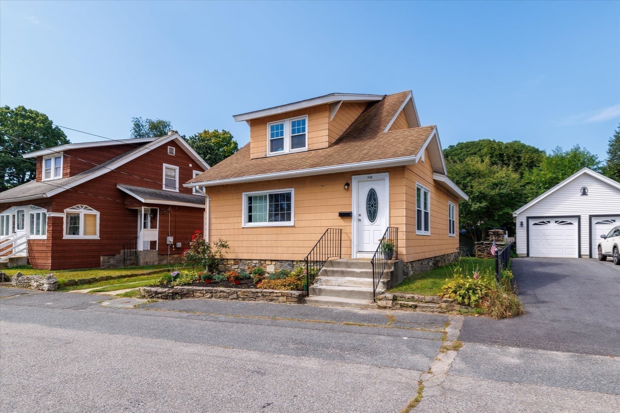 Single Family Residence at 308 Bridle Path, Worcester MA 01604, Worcester, photo 2 of 40
