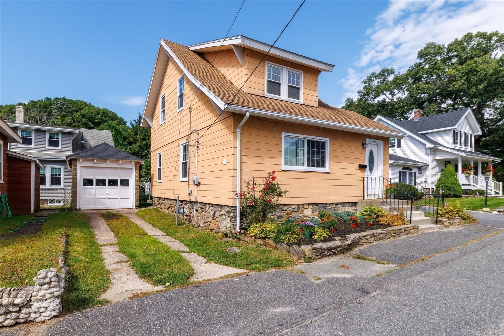 Single Family Residence at 308 Bridle Path, Worcester MA 01604, Worcester, photo 3 of 40