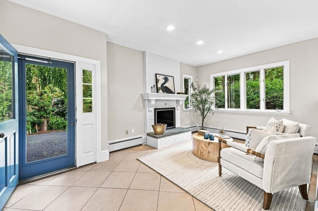 Single Family Residence at 8 Lebaron Way, Mattapoisett MA 02739, Mattapoisett, photo 6 of 39