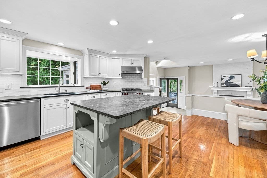 Single Family Residence at 8 Lebaron Way, Mattapoisett MA 02739, Mattapoisett, photo 13 of 39