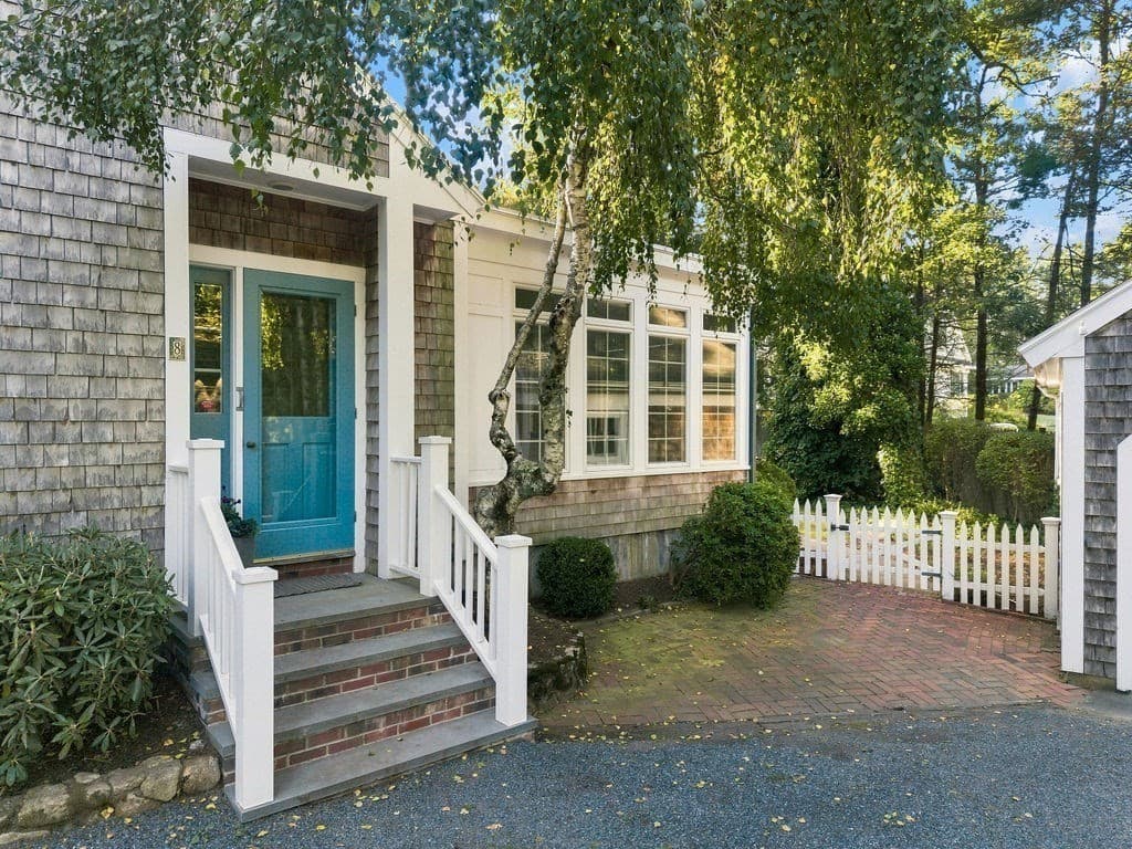 Single Family Residence at 8 Lebaron Way, Mattapoisett MA 02739, Mattapoisett, photo 5 of 39