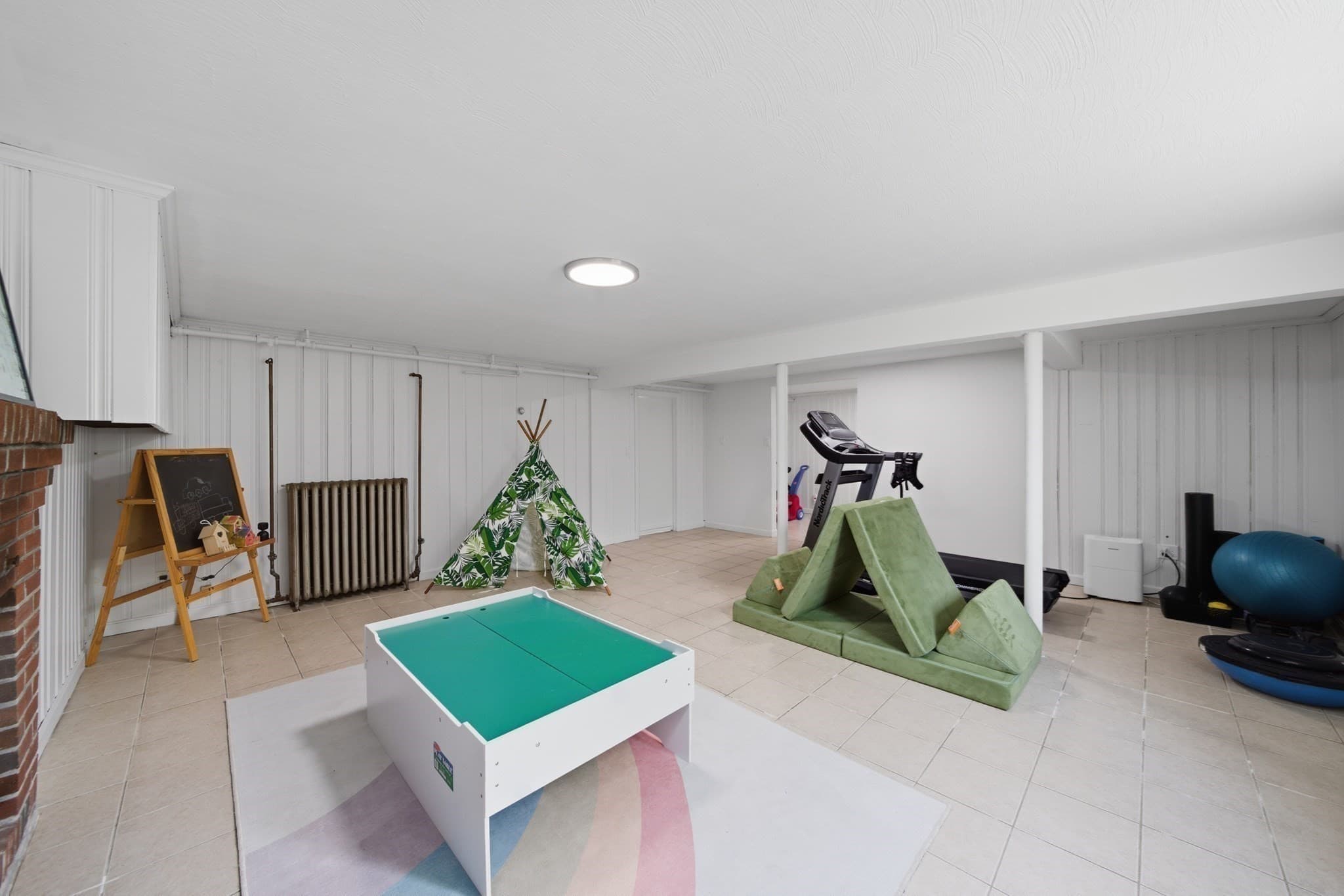 Single Family Residence at 18 Travis Dr, Newton MA 02467, Newton, photo 19 of 25