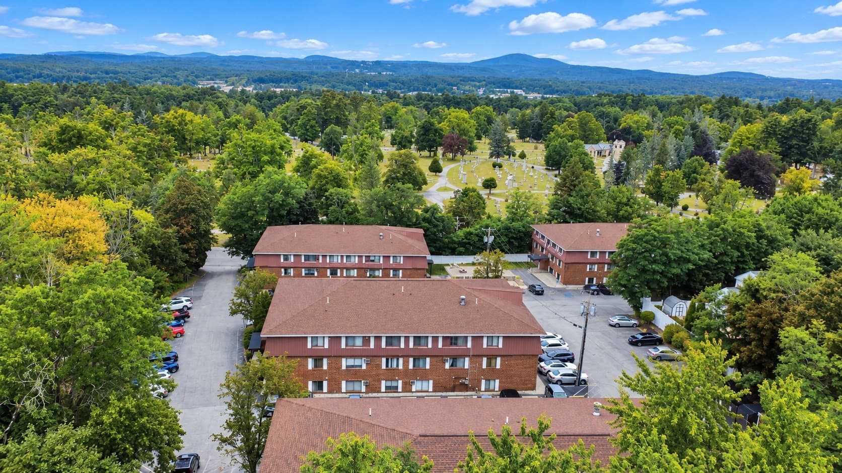 Condominium at 545 Calef Rd # 23, Manchester NH 03103, Manchester, photo 2 of 20