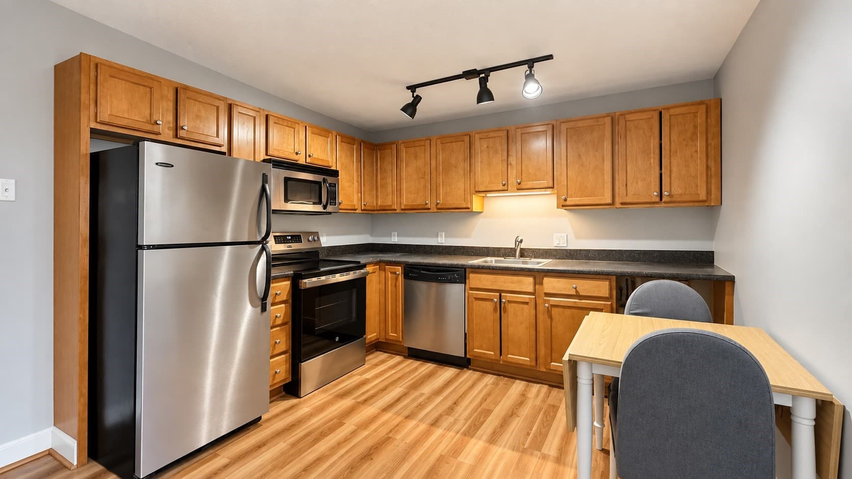 Condominium at 545 Calef Rd # 23, Manchester NH 03103, Manchester, photo 7 of 20