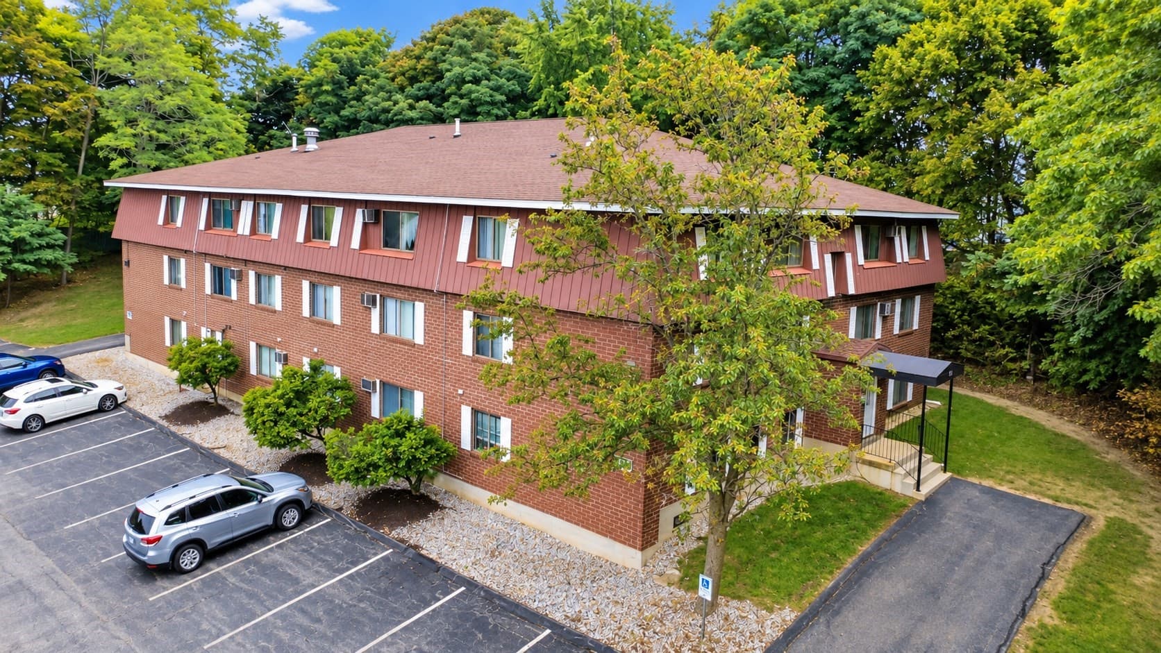 Condominium at 545 Calef Rd # 23, Manchester NH 03103, Manchester, photo 4 of 20