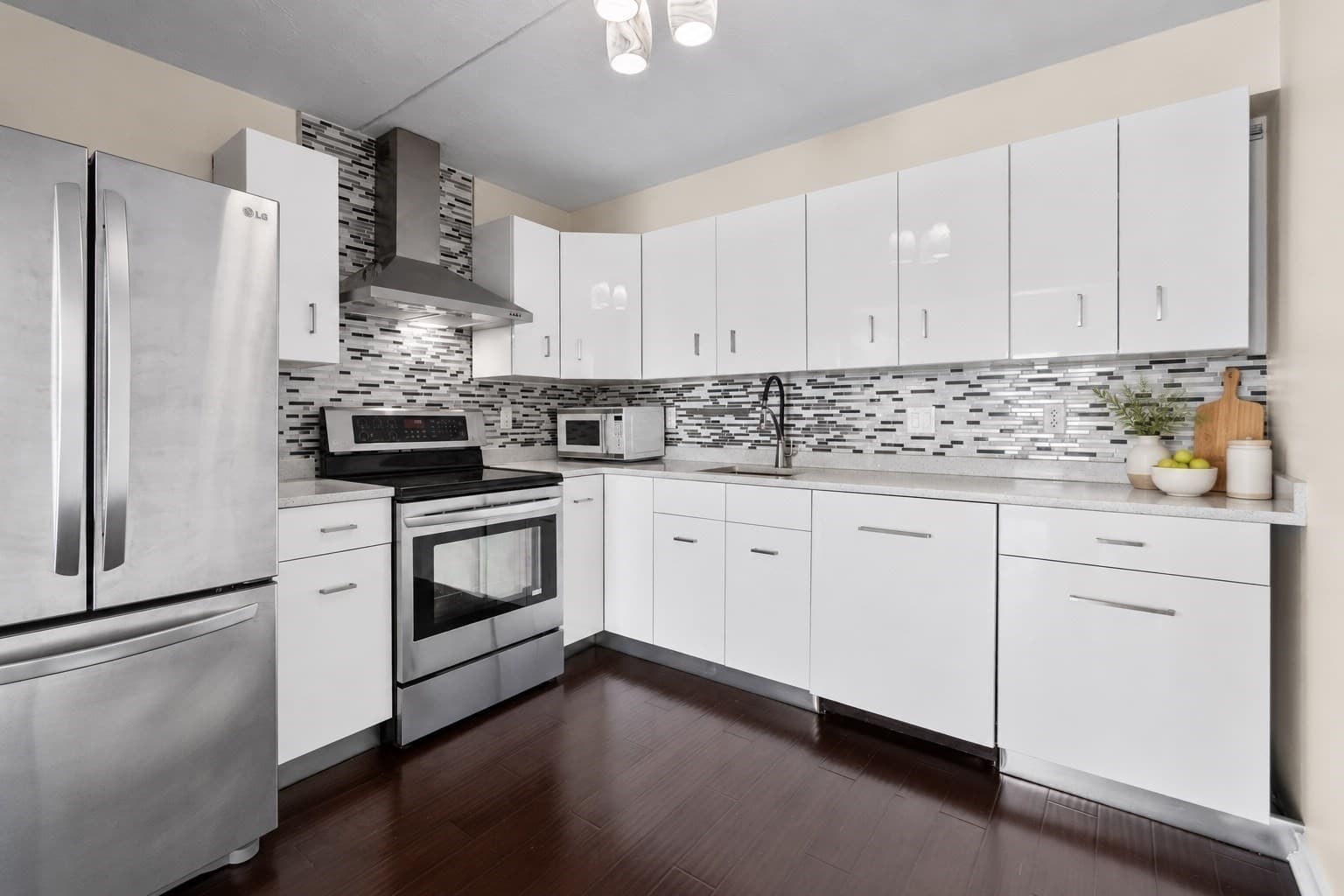 Condominium at 200 Cove Way # 1012, Quincy MA 02169, Quincy, photo 4 of 22