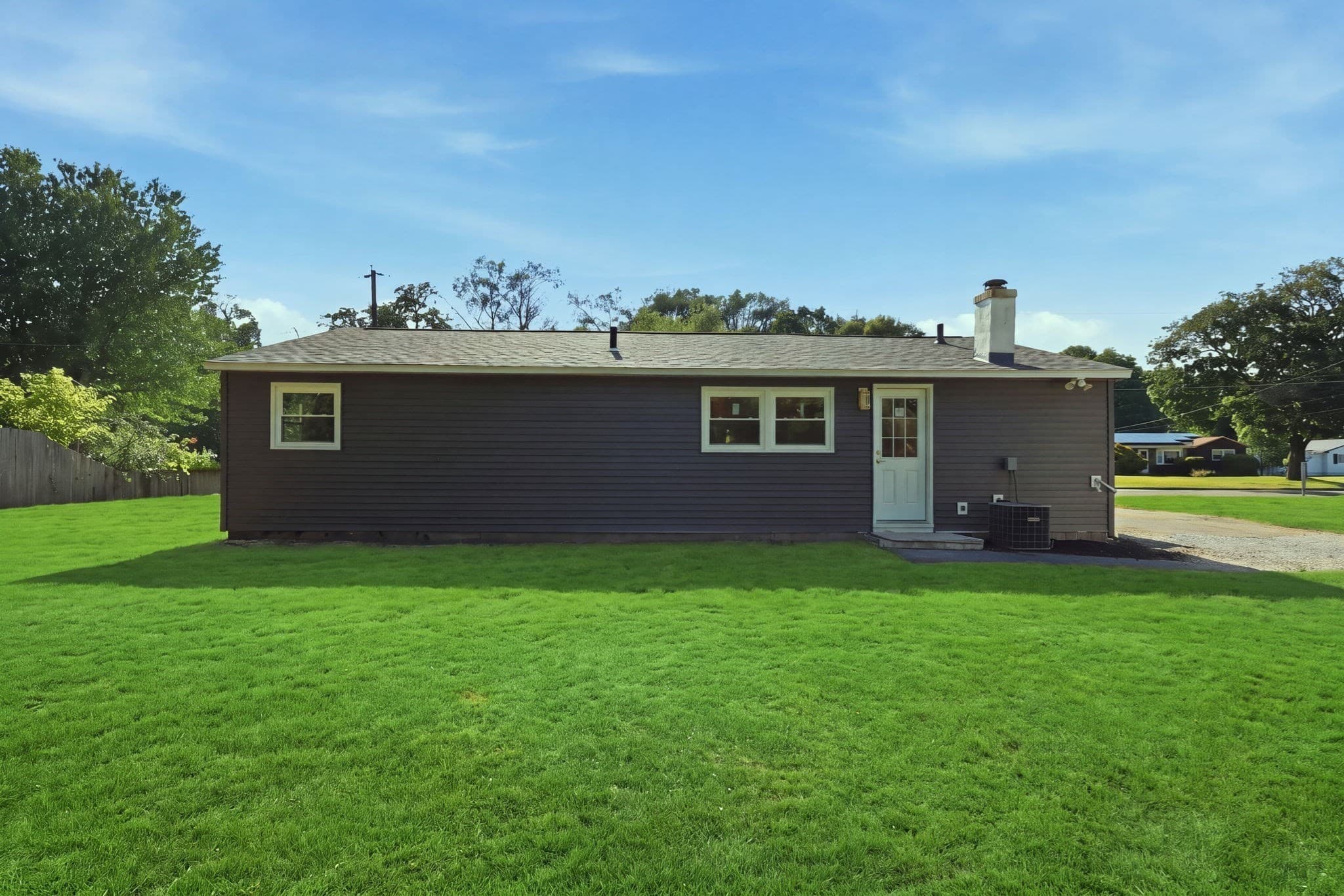 Single Family Residence at 243 Shady Brook Ln, Springfield MA 01118, Springfield, photo 5 of 38