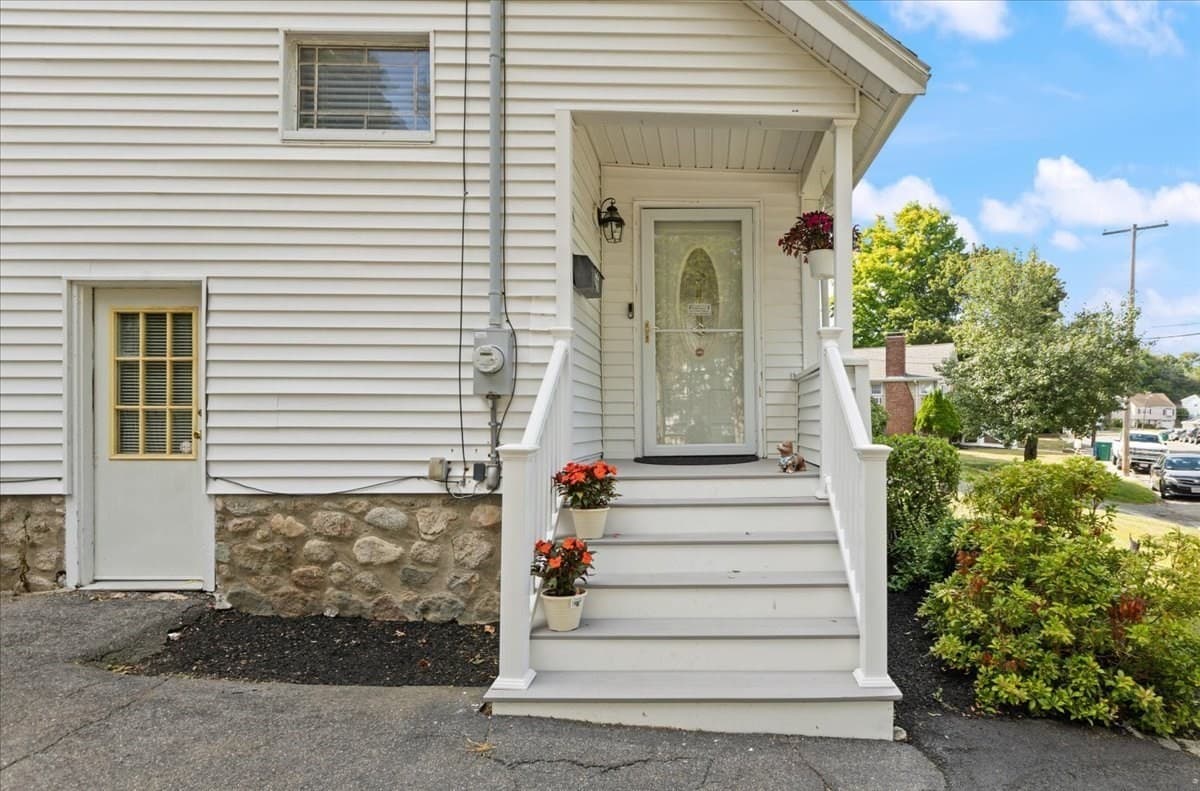 Single Family Residence at 66 Edgemere Rd, Lynn MA 01904, Lynn, photo 3 of 42