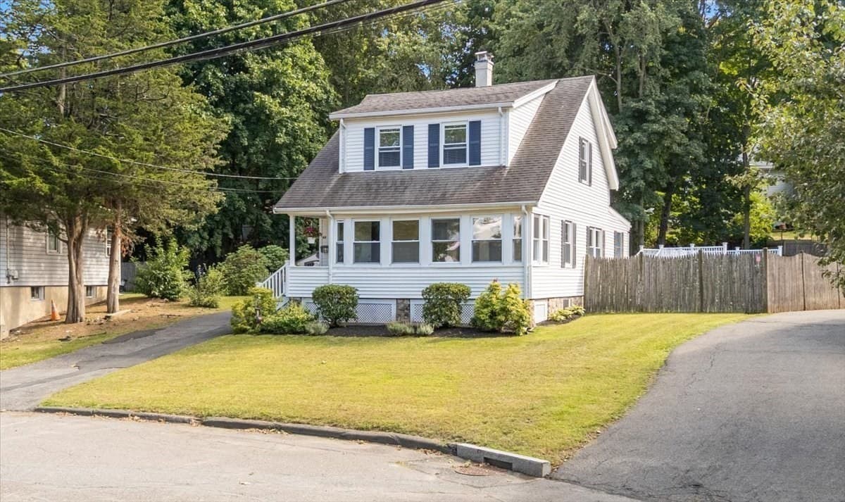 66 Edgemere Rd, Lynn MA 01904