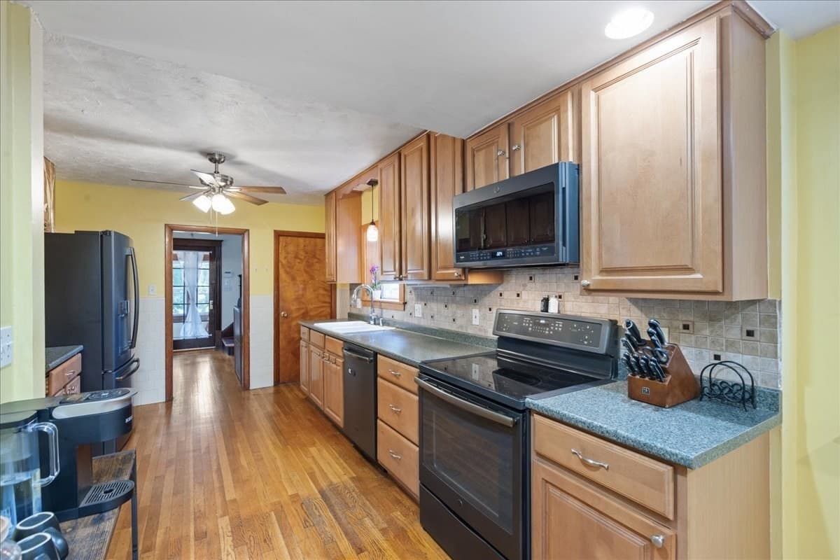 Single Family Residence at 66 Edgemere Rd, Lynn MA 01904, Lynn, photo 15 of 42
