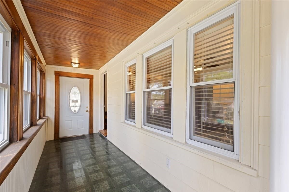 Single Family Residence at 66 Edgemere Rd, Lynn MA 01904, Lynn, photo 4 of 42
