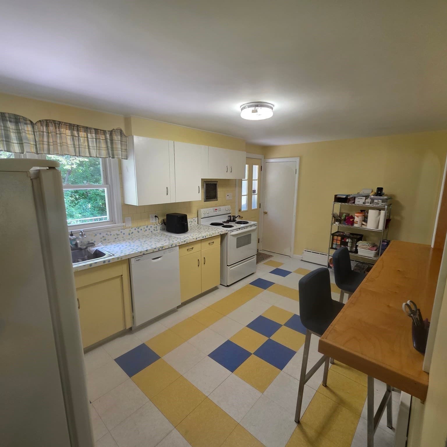 Single Family Residence at 9 Richardson Corner Road, Charlton MA 01507, Charlton, photo 11 of 17