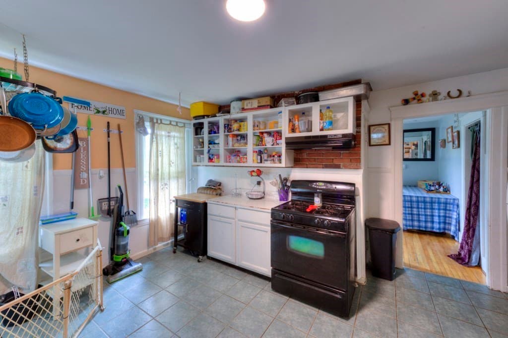 Multi Family at 279 Hamilton St, Worcester MA 01604, Worcester, photo 5 of 38
