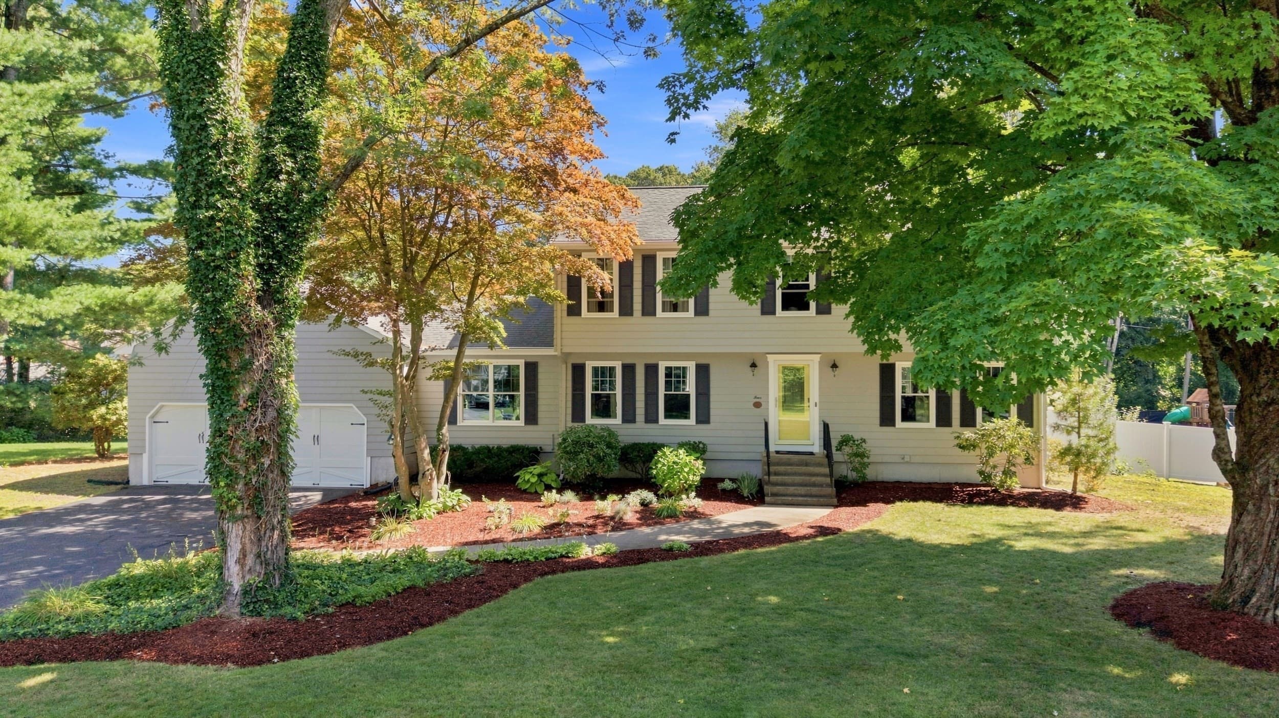 Single Family Residence at 4 Portmore Ln, Framingham MA 01702, Framingham, photo 2 of 42