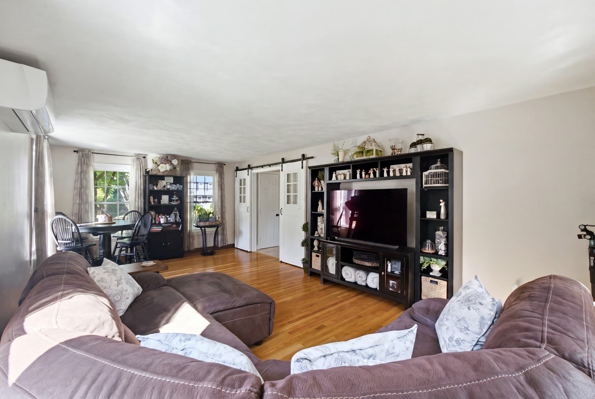 Single Family Residence at 4 Portmore Ln, Framingham MA 01702, Framingham, photo 9 of 42