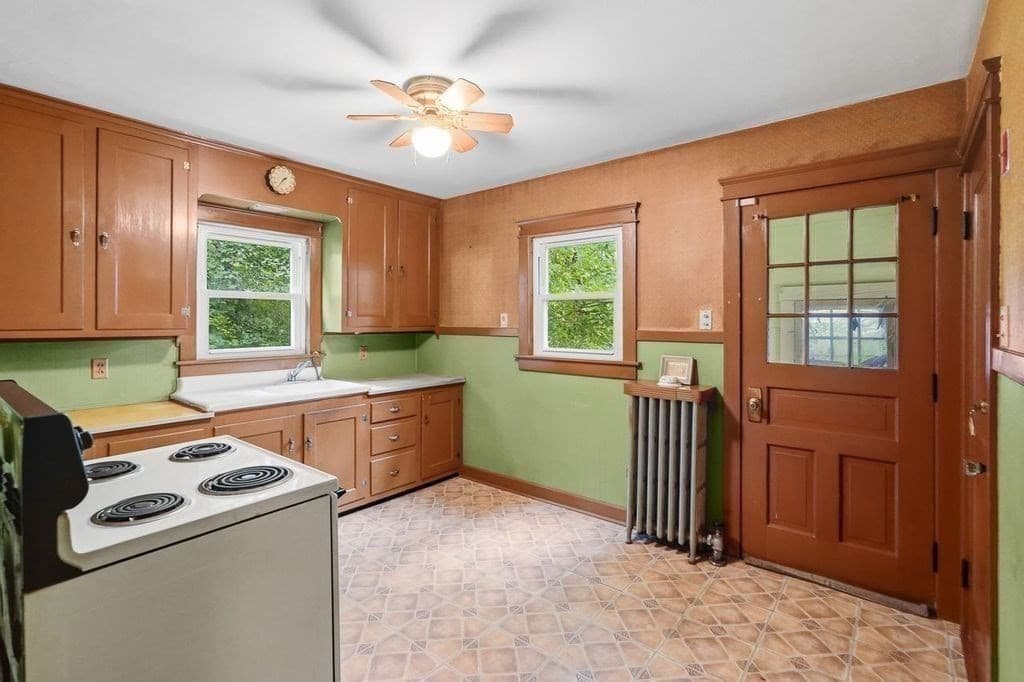Single Family Residence at 24 Litchfield Avenue, Southbridge MA 01550, Southbridge, photo 6 of 33