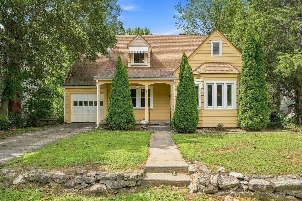 24 Litchfield Avenue, Southbridge MA 01550