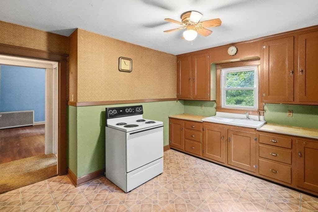 Single Family Residence at 24 Litchfield Avenue, Southbridge MA 01550, Southbridge, photo 5 of 33
