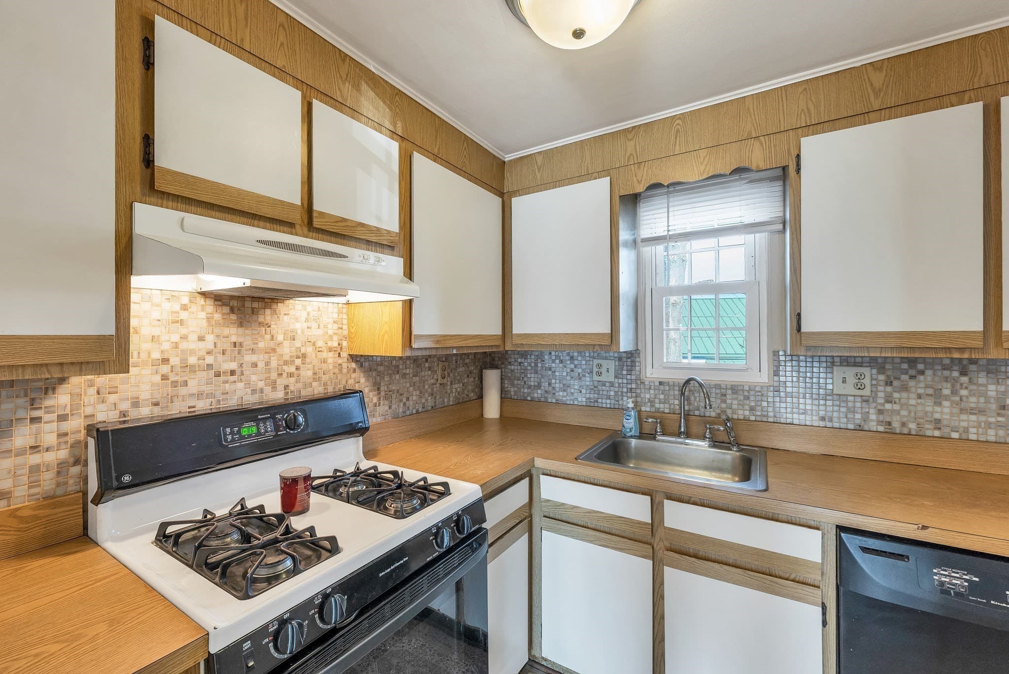Condominium at 1261 Pawtucket Blvd # 6, Lowell MA 01854, Lowell, photo 7 of 38