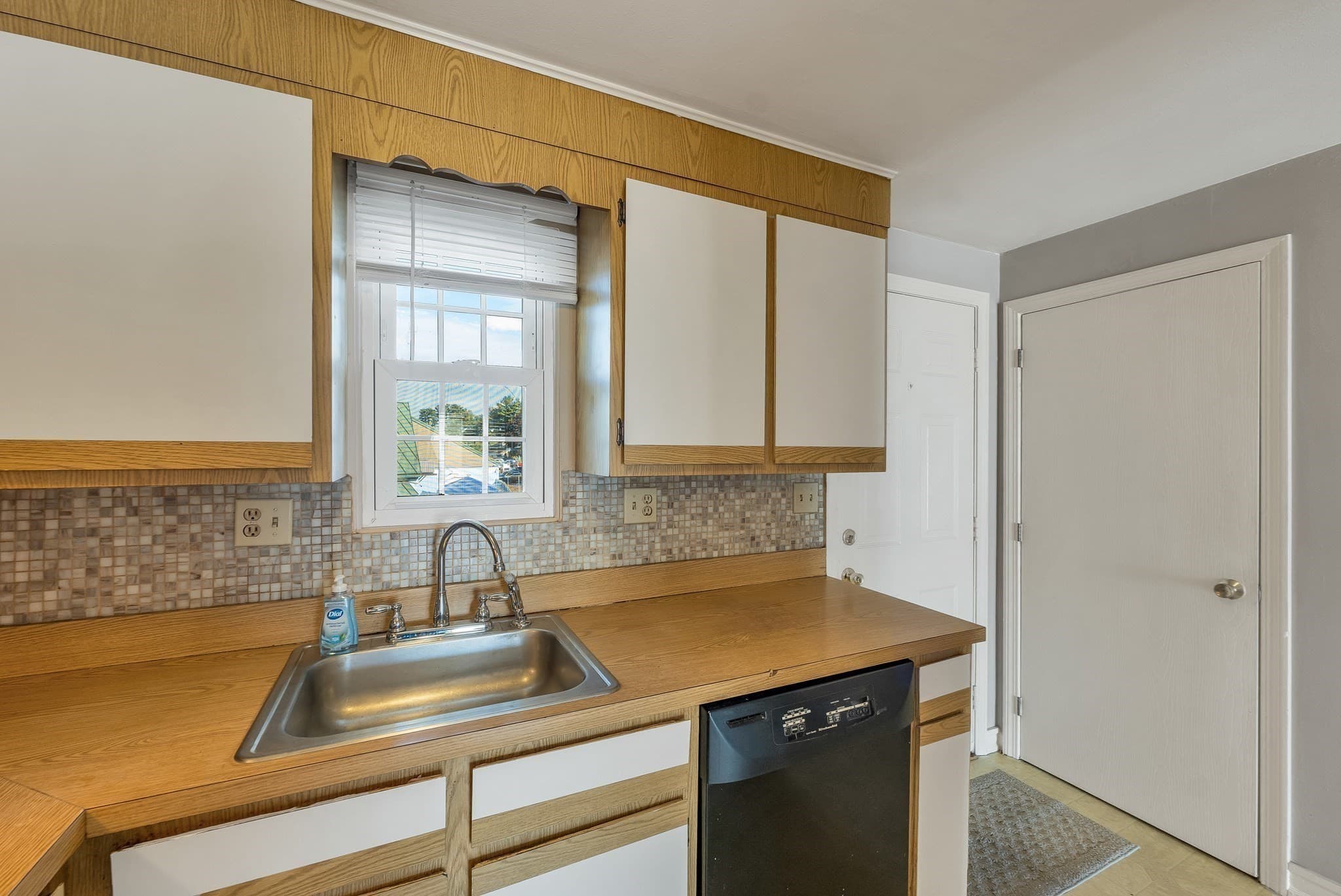 Condominium at 1261 Pawtucket Blvd # 6, Lowell MA 01854, Lowell, photo 8 of 38