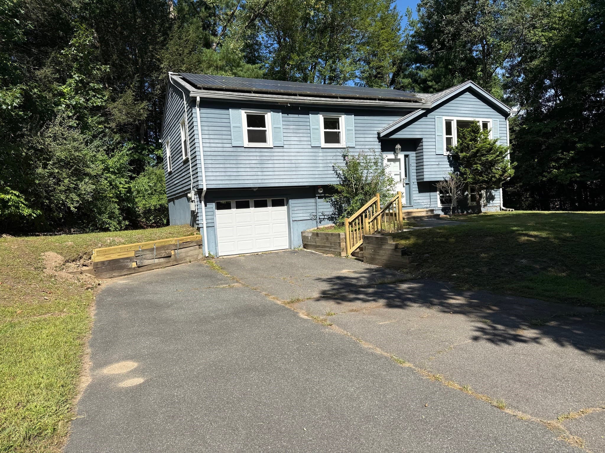 Single Family Residence at 5 Edge Hill Rd, Amherst MA 01002, Amherst, photo 2 of 22