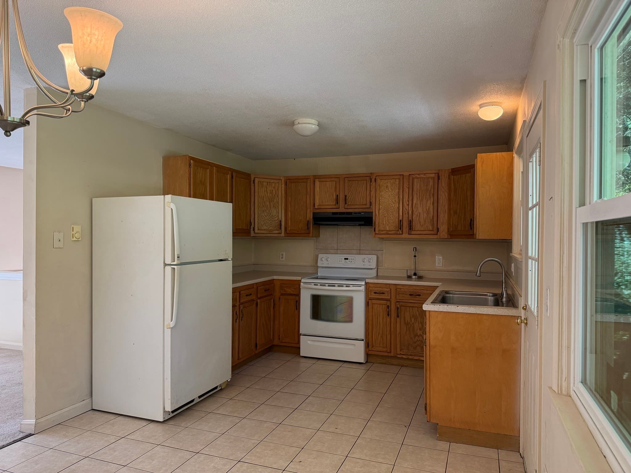 Single Family Residence at 5 Edge Hill Rd, Amherst MA 01002, Amherst, photo 3 of 22