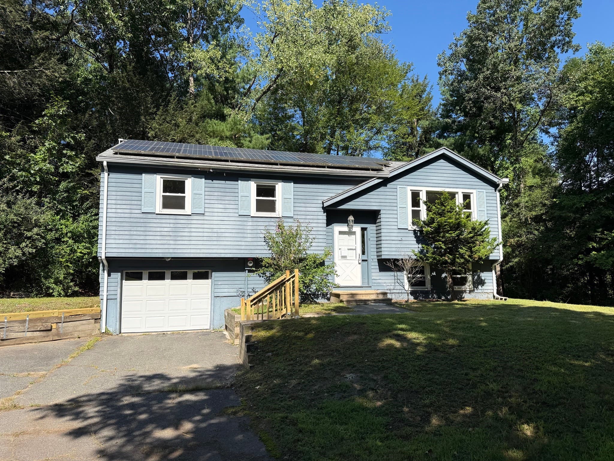 5 Edge Hill Rd, Amherst MA 01002