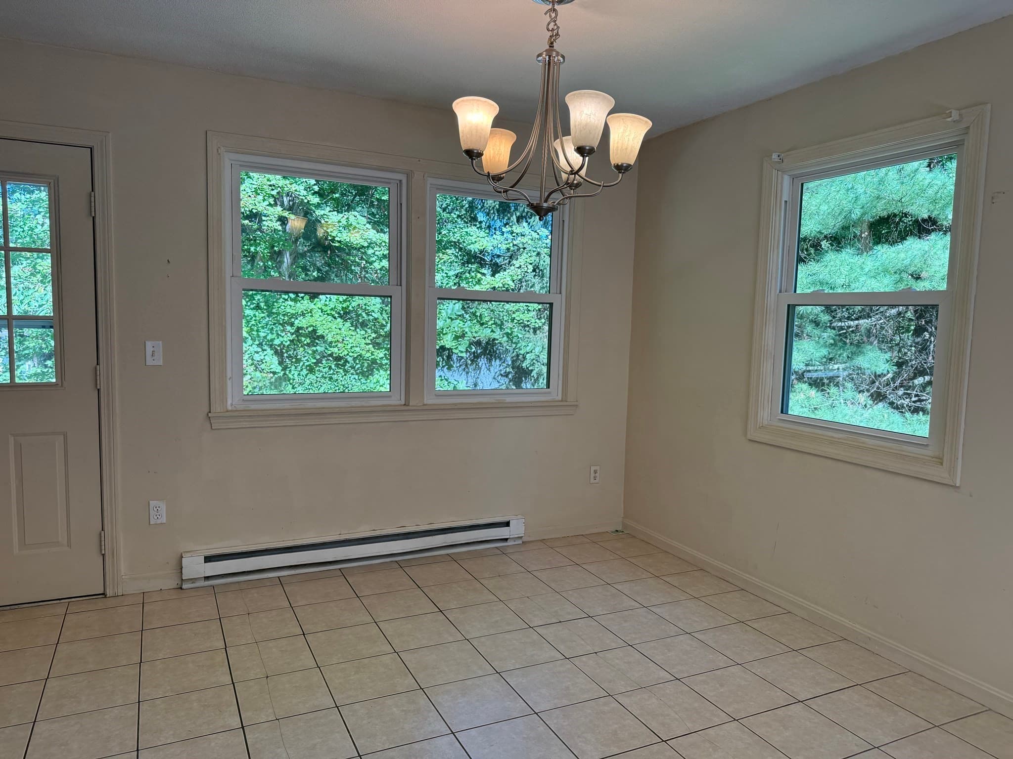 Single Family Residence at 5 Edge Hill Rd, Amherst MA 01002, Amherst, photo 5 of 22