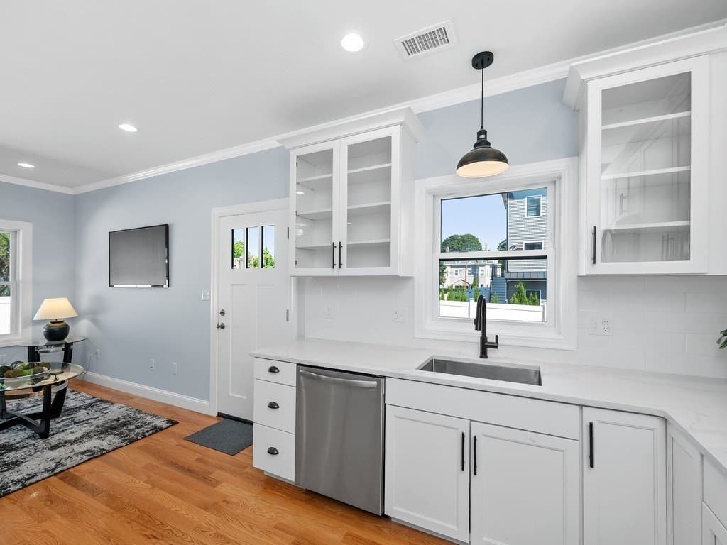 Condominium at 28 Ash Street # 2, Waltham MA 02453, Waltham, photo 6 of 42