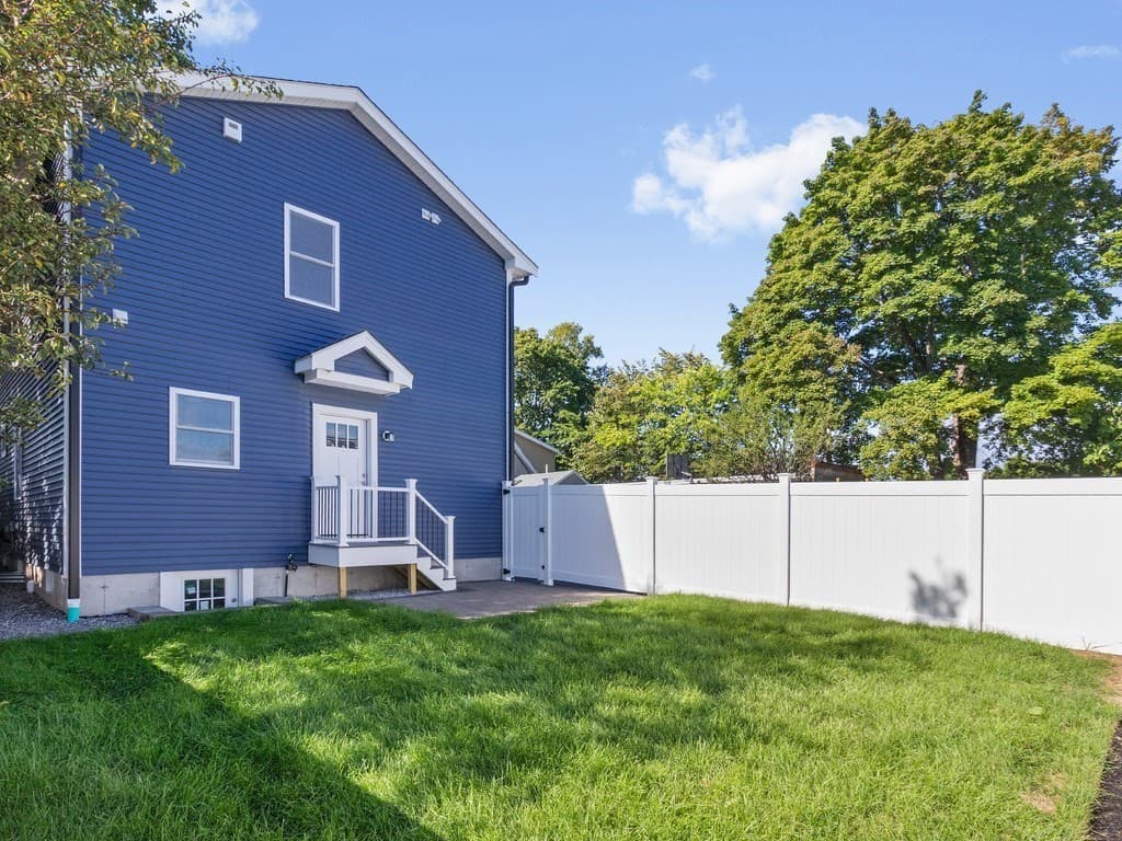 Condominium at 28 Ash Street # 2, Waltham MA 02453, Waltham, photo 3 of 42