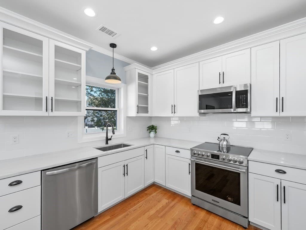Condominium at 28 Ash Street # 2, Waltham MA 02453, Waltham, photo 4 of 42