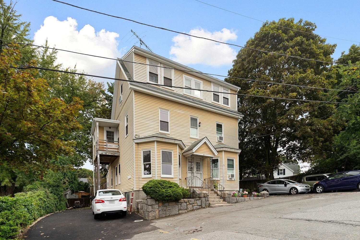 3 Family at 9 Knowlton Sq, Gloucester MA 01930, Gloucester, photo 3 of 35