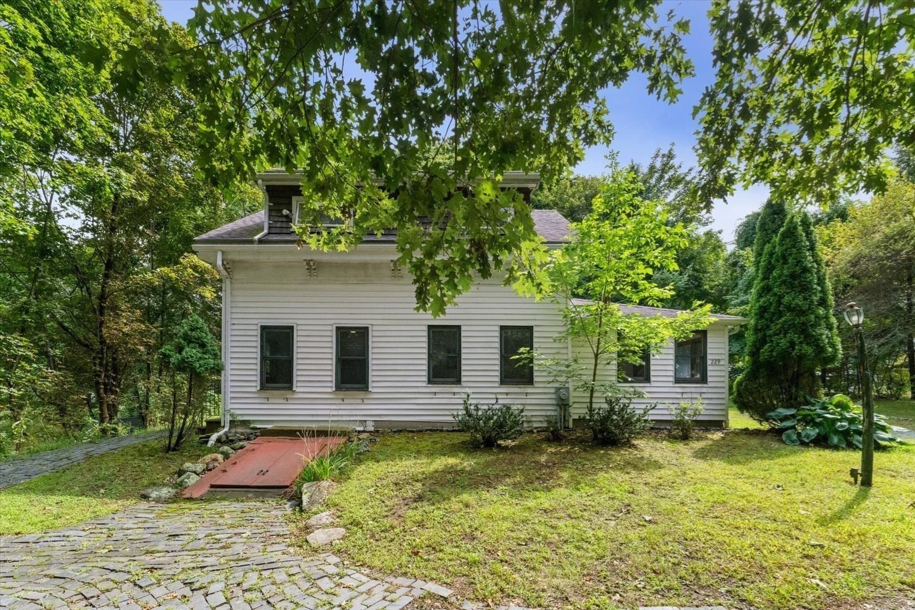 Single Family Residence at 229 Bent St, Franklin MA 02038, Franklin, photo 34 of 38