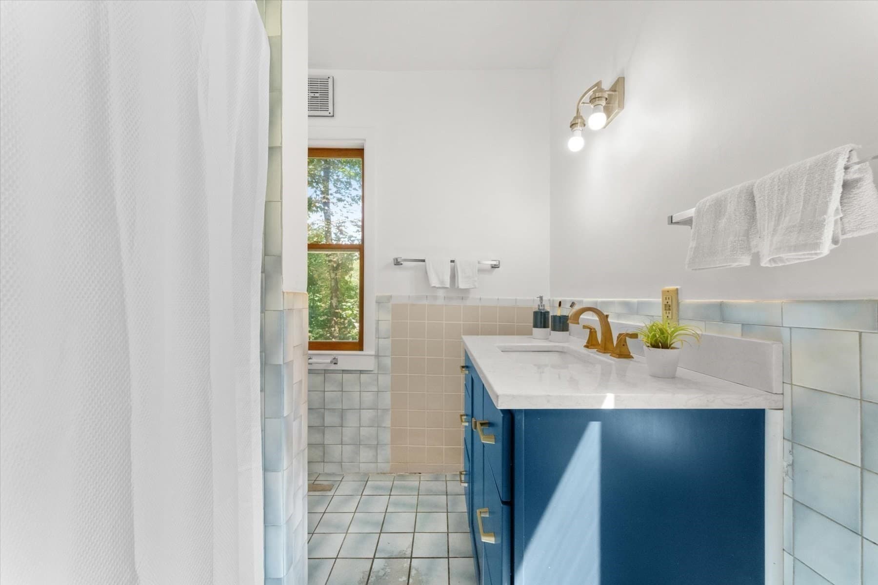 Single Family Residence at 229 Bent St, Franklin MA 02038, Franklin, photo 15 of 38