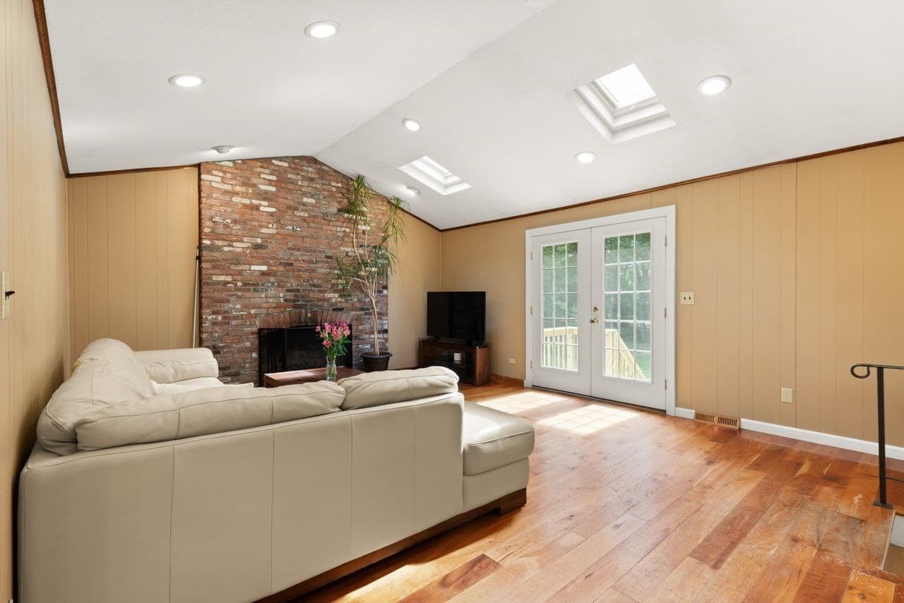 Single Family Residence at 14 Fox Hollow Ln, Sharon MA 02067, Sharon, photo 7 of 41