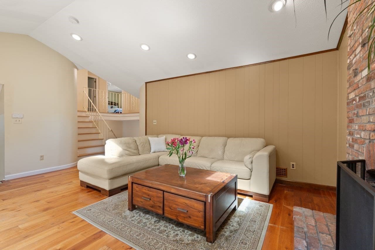 Single Family Residence at 14 Fox Hollow Ln, Sharon MA 02067, Sharon, photo 9 of 41