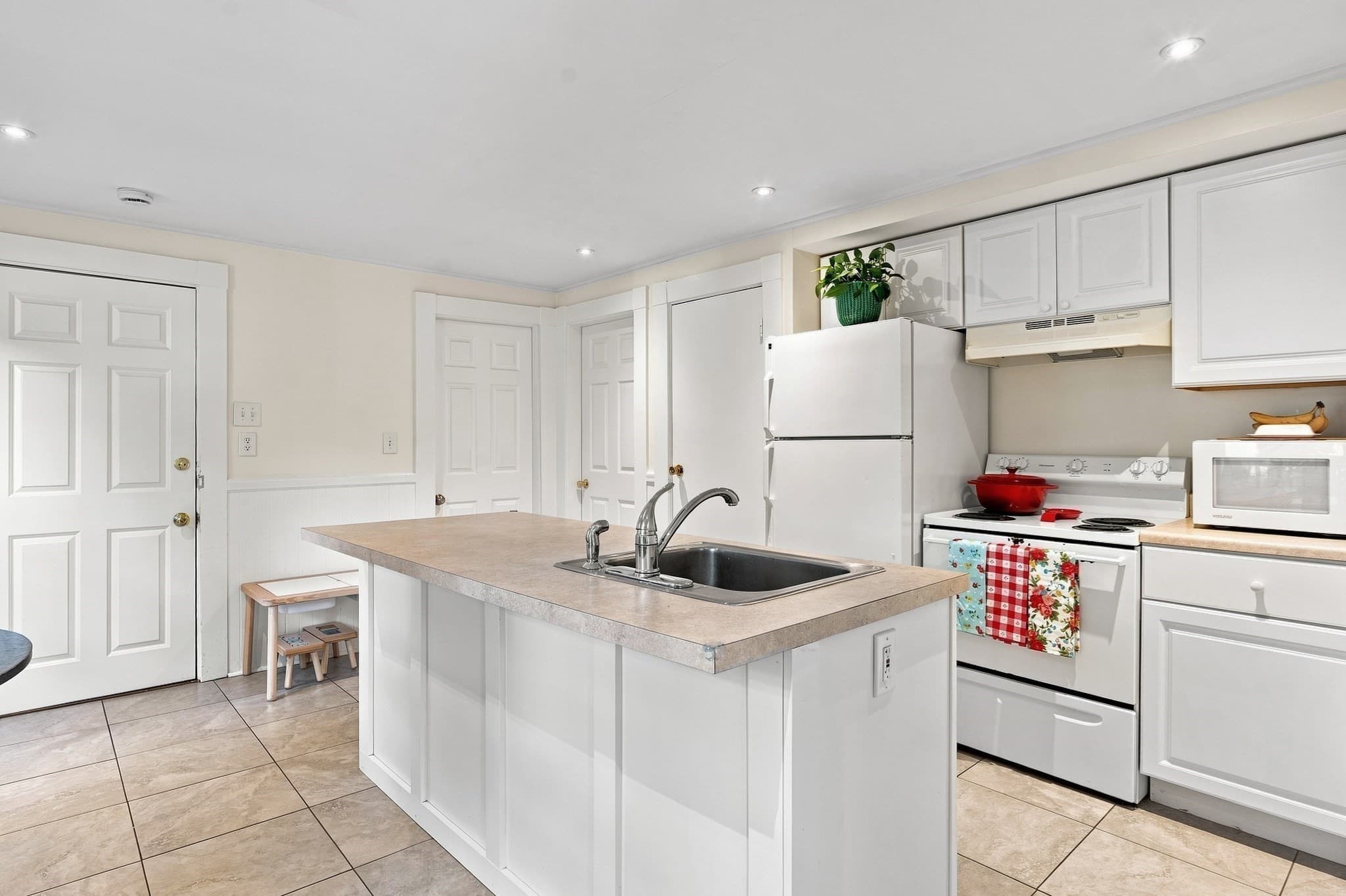 Multi Family at 67 Oakwood Ave, Lynn MA 01902, Lynn, photo 4 of 38