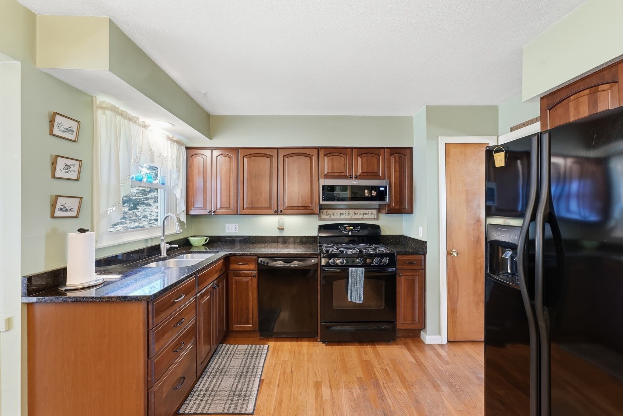 Single Family Residence at 19 Old Barn Road, West Springfield MA 01089, West Springfield, photo 8 of 42