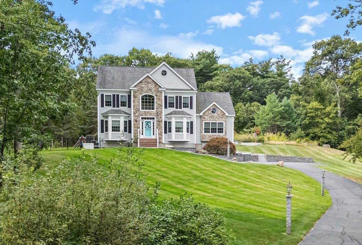 4 Darrens Way, Methuen MA 01844