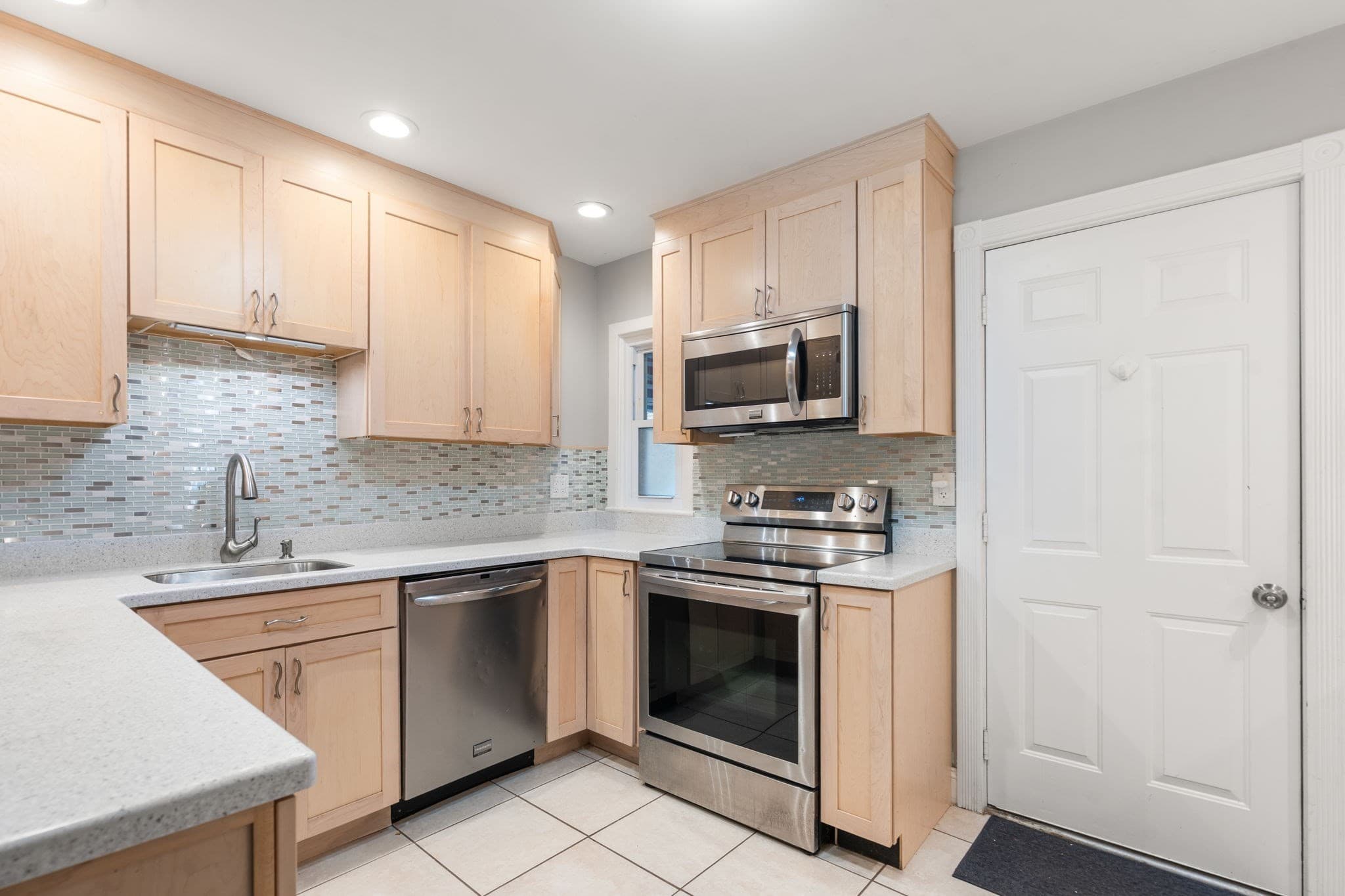 Condominium at 54 Horseshoe Dr # 54, Chicopee MA 01022, Chicopee, photo 4 of 32